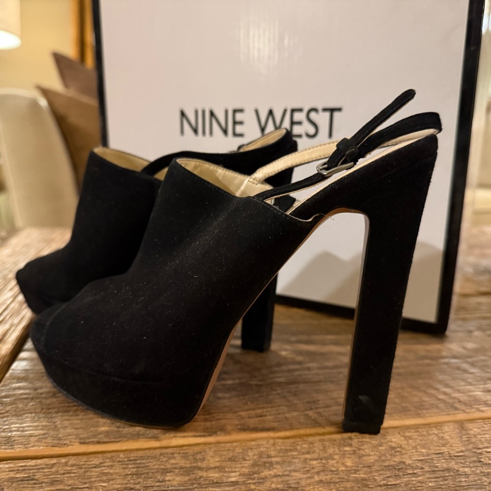 Nine West Black Platform Heels Size 7.5 EUC Like NEW